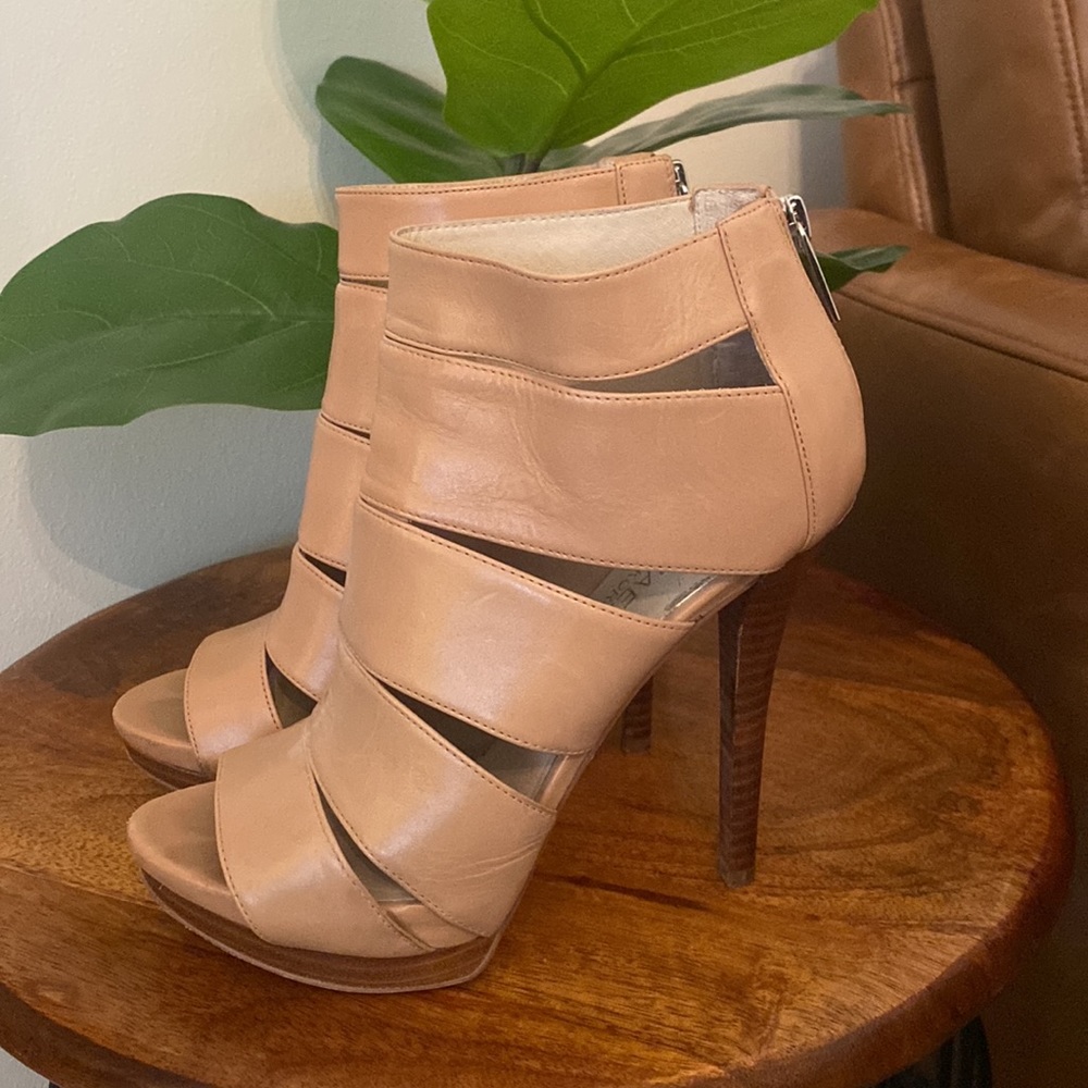 Elegant Tan Strappy Heels - Picture 3 of 10